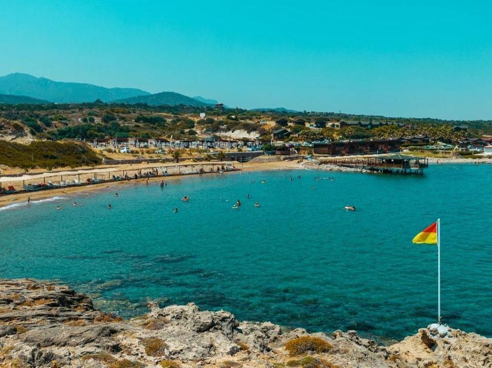 Zambak Holiday Village & Restaurant Superb Seafront Location ! Agios Georgios  Exterior photo