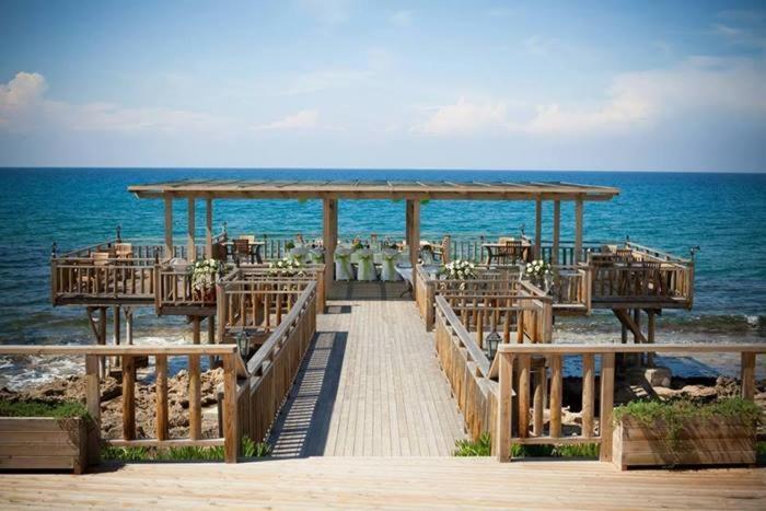 Zambak Holiday Village & Restaurant Superb Seafront Location ! Agios Georgios  Exterior photo